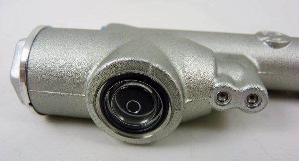 AM - PS 13 刹车主泵 带储液罐 40mm 10850511