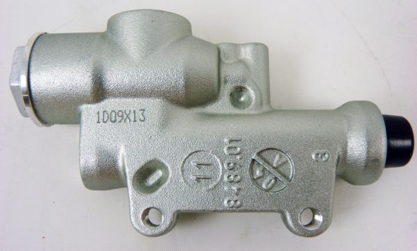 AM - PS 13 刹车主泵 带储液罐 40mm 10850511